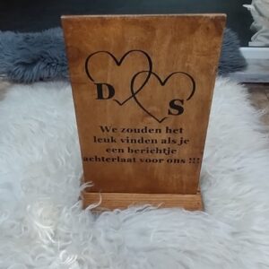 Gepersonaliseerde tekstborden van hout of acryl op maat in overleg, kleur, vorm, tekst, vinyl of beschilderd.