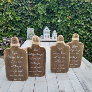 Gepersonaliseerde borrelplank, hapjesplank van steigerhout